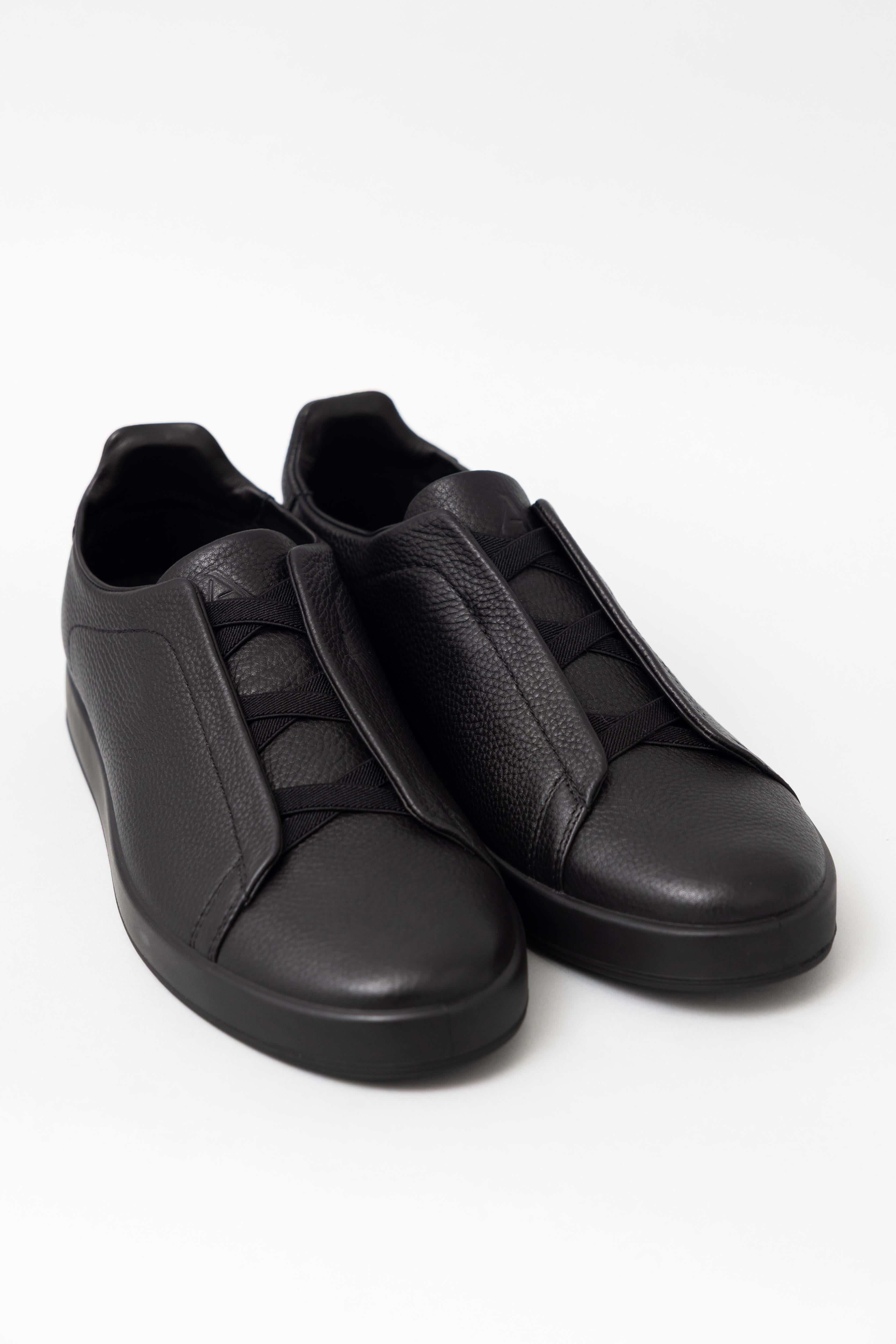 Black Laceless Leather Sneaker